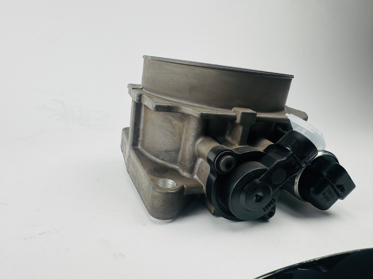 $849.99* GENUINE VOLVO no tax* 8.1L THROTTLE BODY 3861008