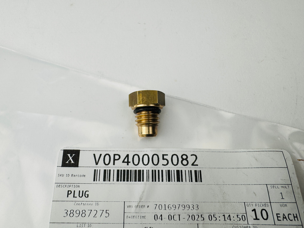$14.99* GENUINE VOLVO no tax* PLUG 40005082 *In Stock & Ready To Ship!