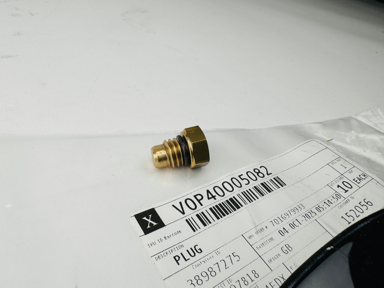 $14.99* GENUINE VOLVO no tax* PLUG 40005082 *In Stock & Ready To Ship!