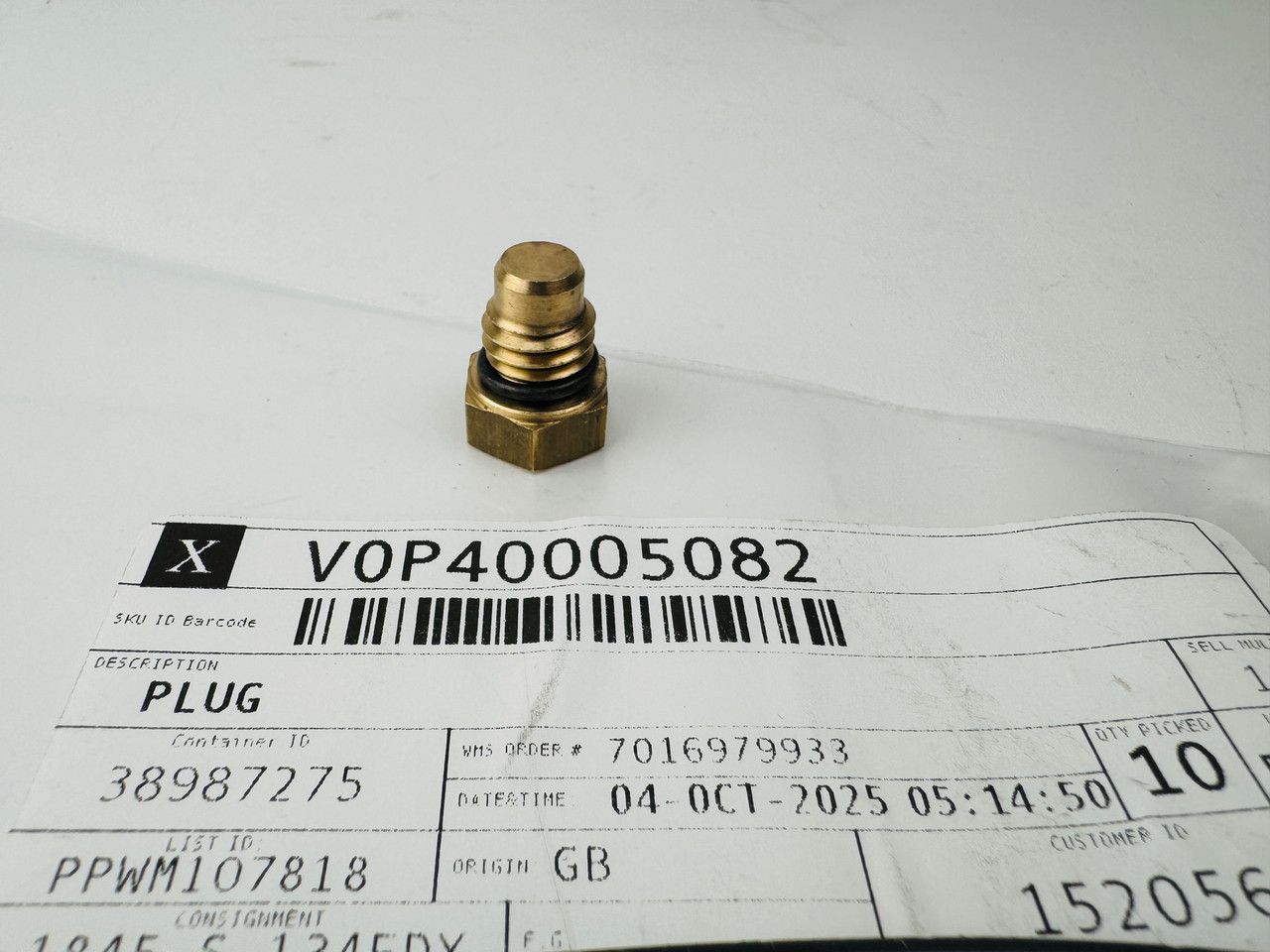 $14.99* GENUINE VOLVO no tax* PLUG 40005082 *In Stock & Ready To Ship!
