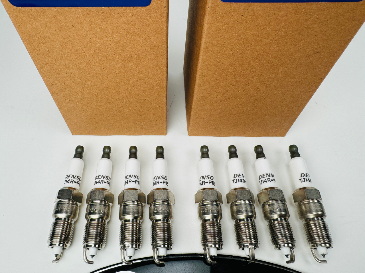 $91.99* VOLVO no tax* ( 8.1 ) 2 PACKS OF 4 SPARK PLUG KIT