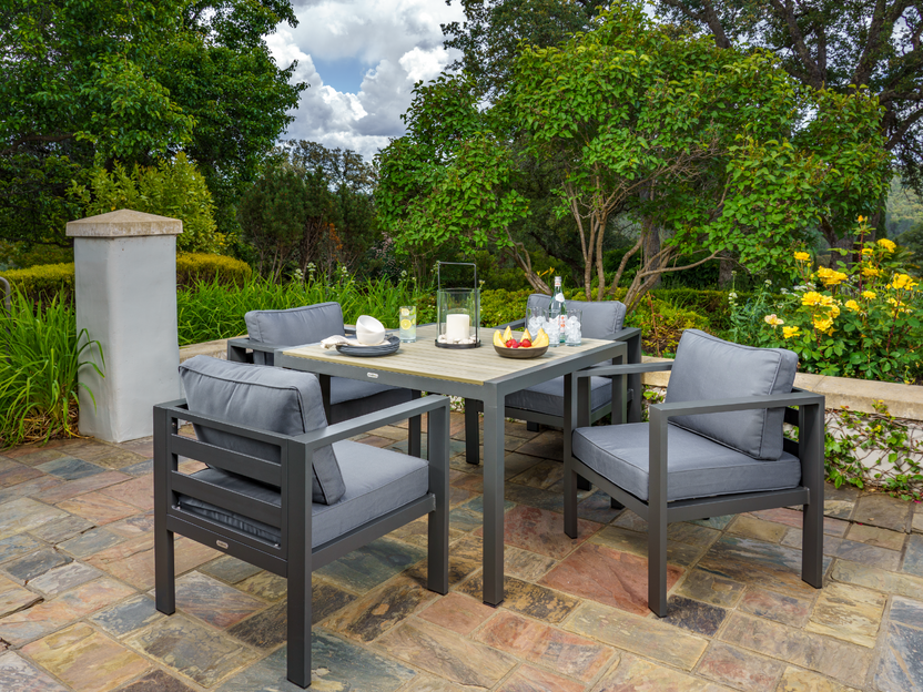 Finding The Right Outdoor Dining Set