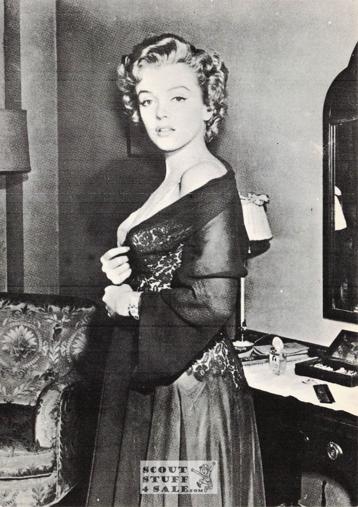 Marilyn Monroe Vintage Black/White French Postcard, Editions Nugeron #NBR33