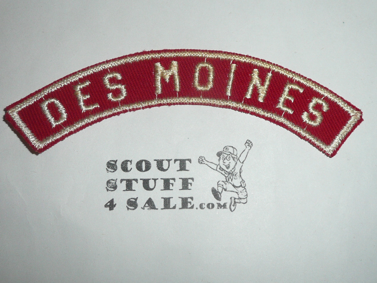 DES MOINES Red and White Community Strip