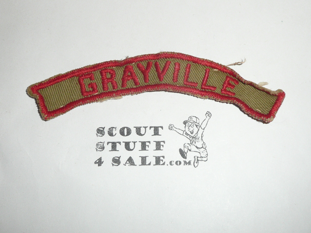 GRAYVILLE Khaki and Red Community Strip, lite use