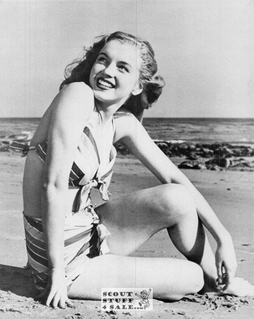 Marilyn Monroe Postcard by Classico SF #220-104, 8x10"