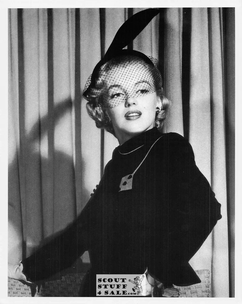 Marilyn Monroe Postcard by Classico SF #220-294, 8x10"