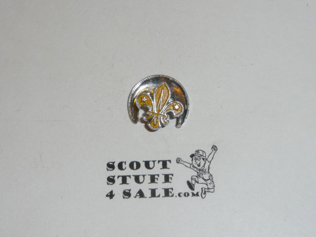 OLD Non USA boy scout pin, May be British, Old Button hole round back, PC3