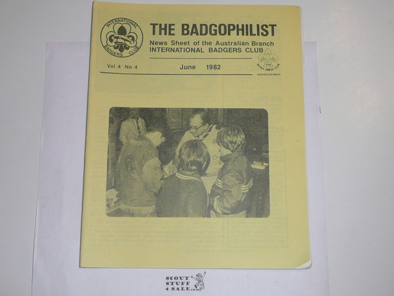 The Badgophilist, Newsletter of the Australian Branch of the International Badger clubb, 1982 June, Vol 4 #4