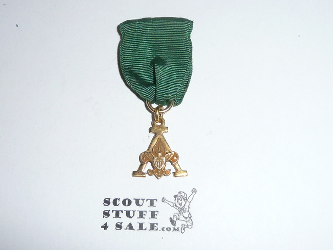 Scouter's Training Award Medal with Green Ribbon (A Design), 1948-1956, gold content