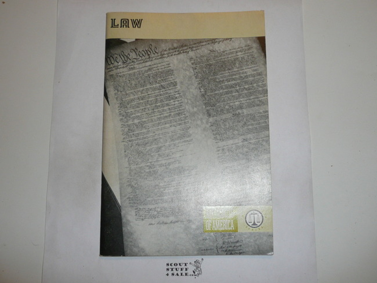 Law Merit Badge Pamphlet, Type 8, Green Band Cover, 2-75 Printing