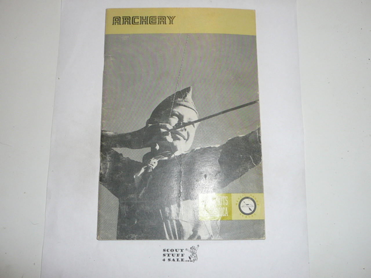 Archery Merit Badge Pamphlet, Type 8, Green Band Cover, 2-76 Printing