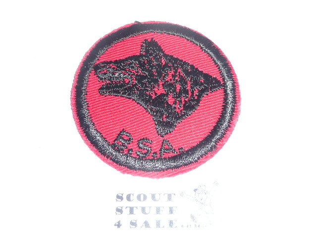 Wolf Patrol Medallion, Red Twill with plastic back, 1955-1971