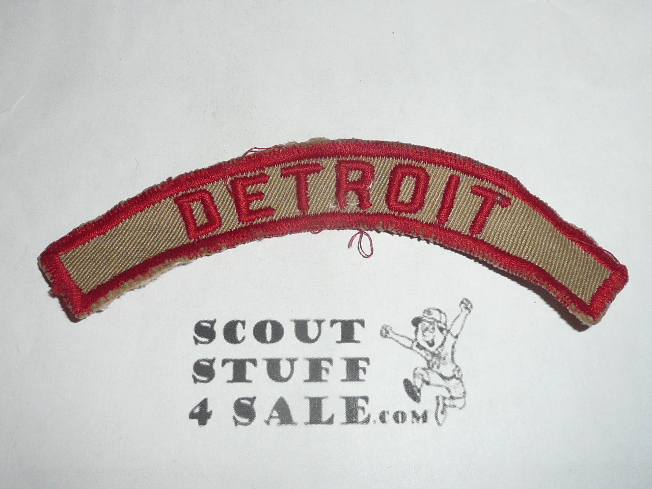 DETROIT Tan and Red Community Strip, lite use