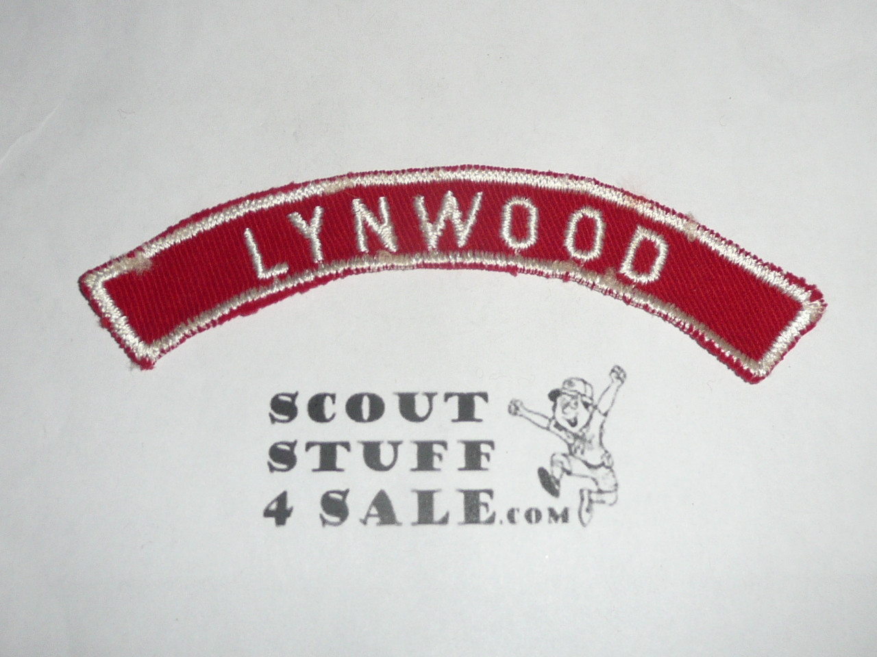 LYNNWOOD Red and White Community Strip, sewn