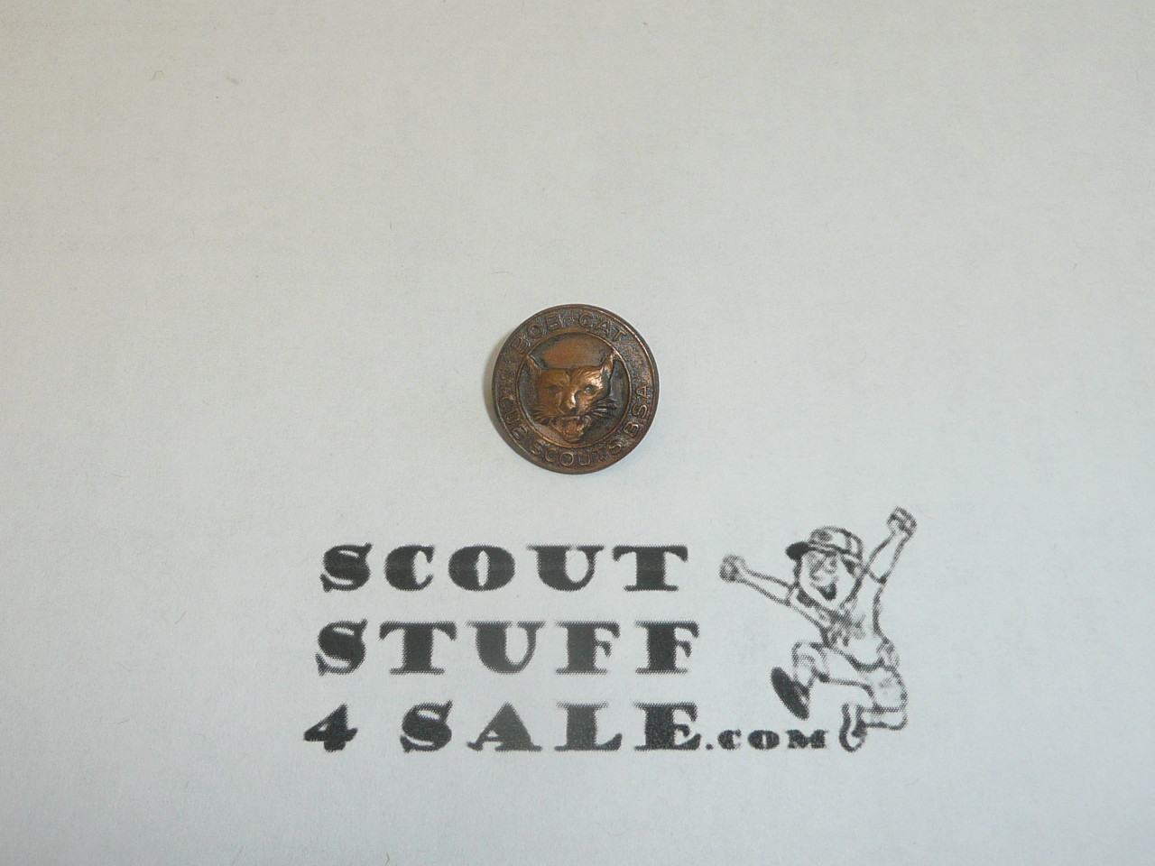 Bobcat Round "BOB CAT CUB SCOUTS BSA" Cub Scout Rank Pin, Crude clasp, EARLY