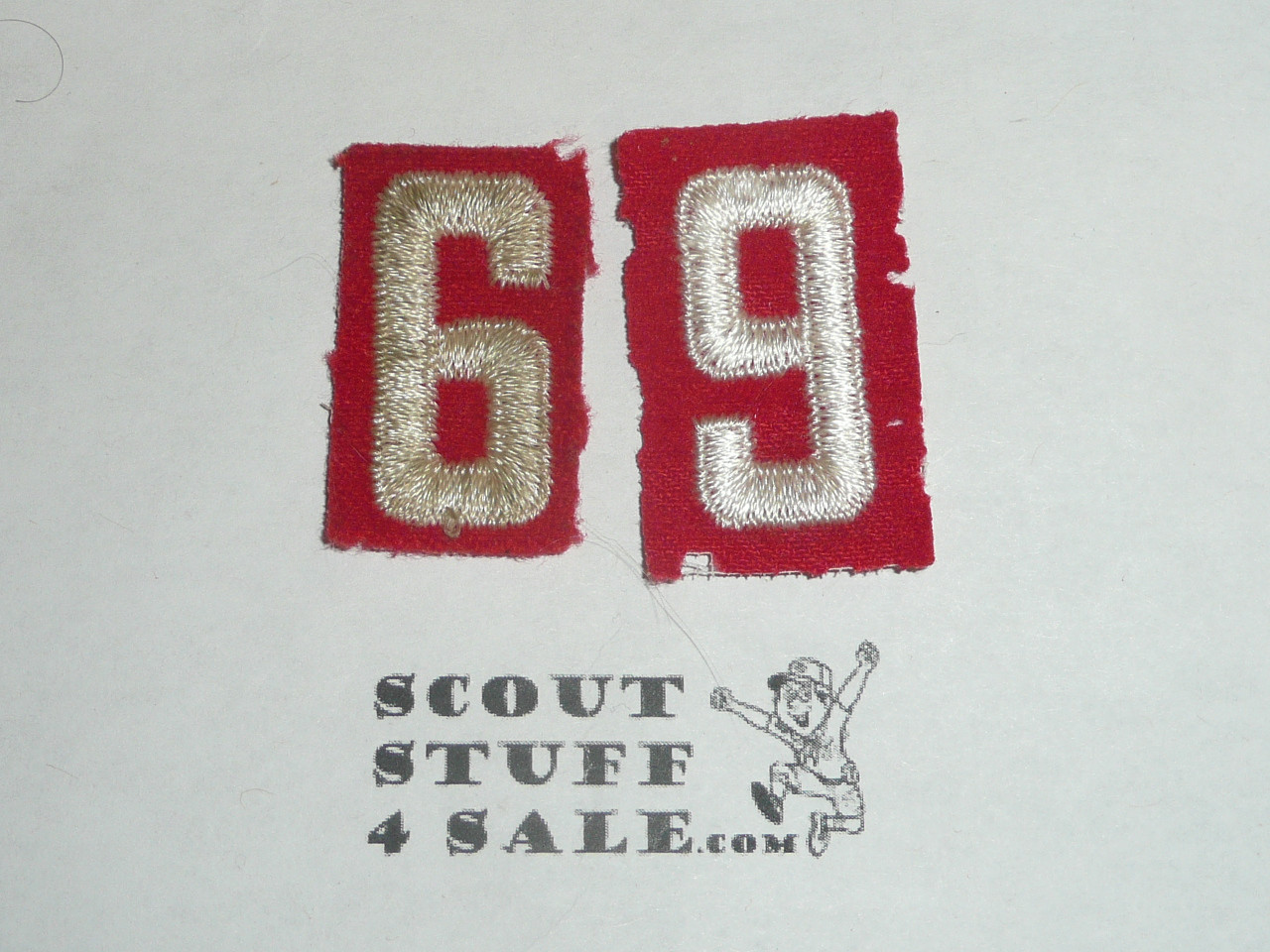 Red Troop Numeral "6" or "9", felt, OLD, used or some mothing