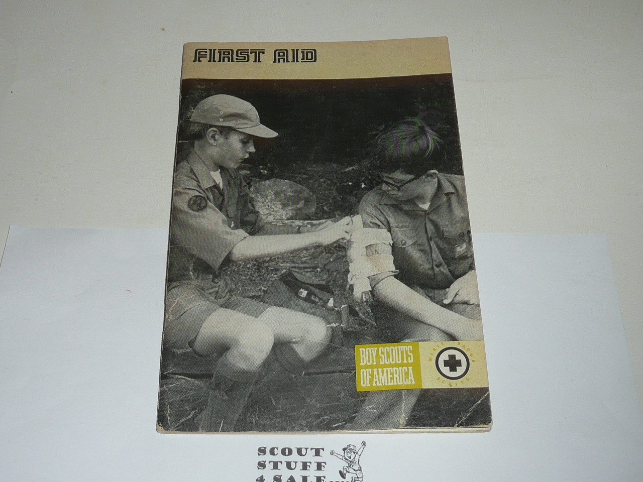 First Aid Merit Badge Pamphlet, Type 8, Green Band Cover, 8-74 Printing