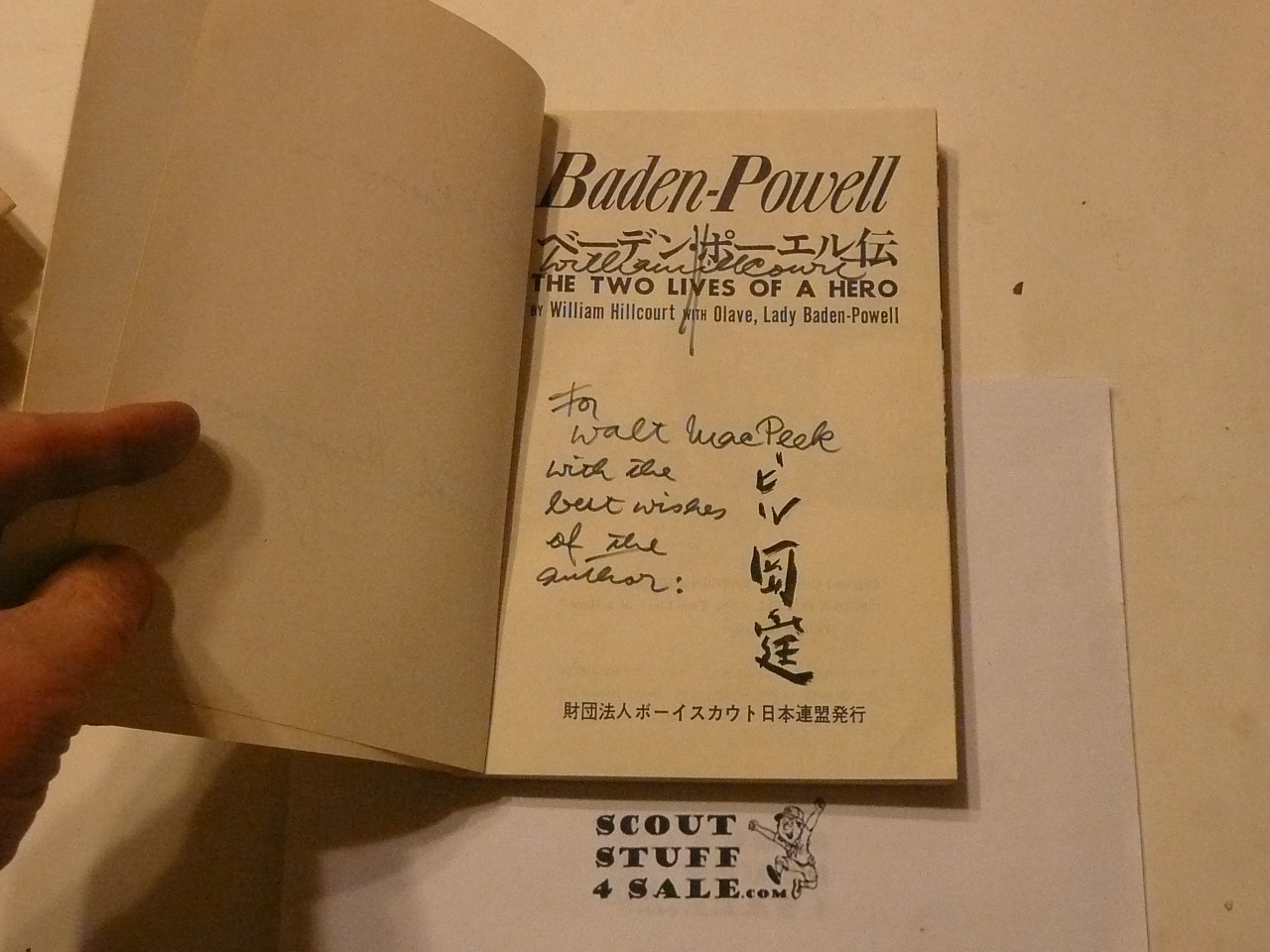 Baden Powell The Two Lives of a Hero, By William Hillcourt, Presented to Walter Macpeek and signed by Hillcourt, CHINESE version