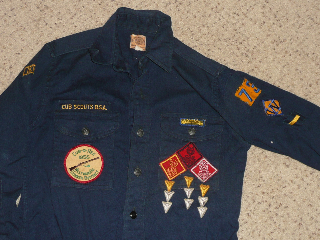 1950's Boy Scout Cub Uniform Shirt with metal buttons and lots of insignia, 18" chest 24" length, #BD34