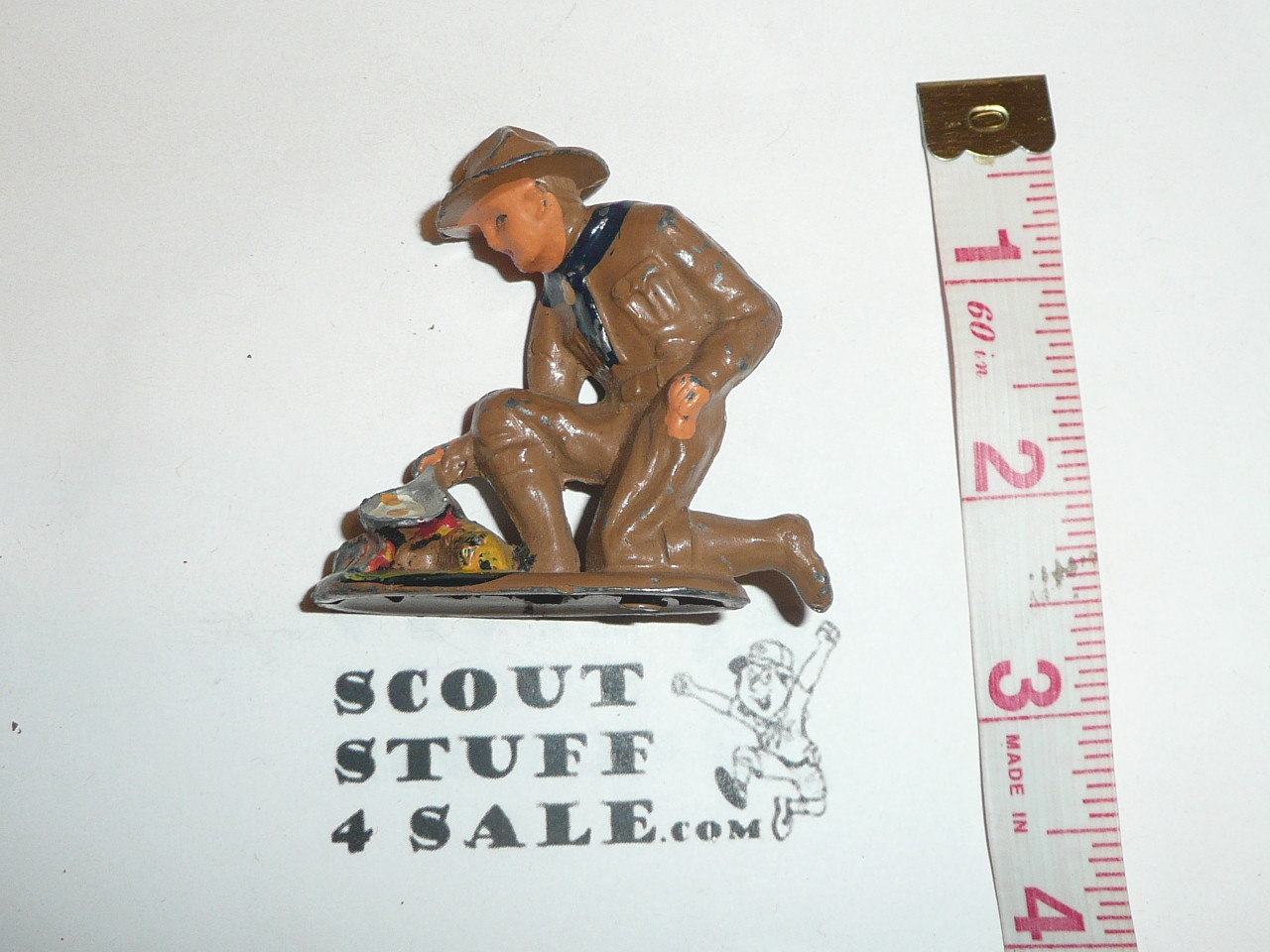 1920's VINTAGE BARCLAY B185 803 BOY SCOUT COOKING LEAD TOY SOLDIER, very lite wear, colors will vary
