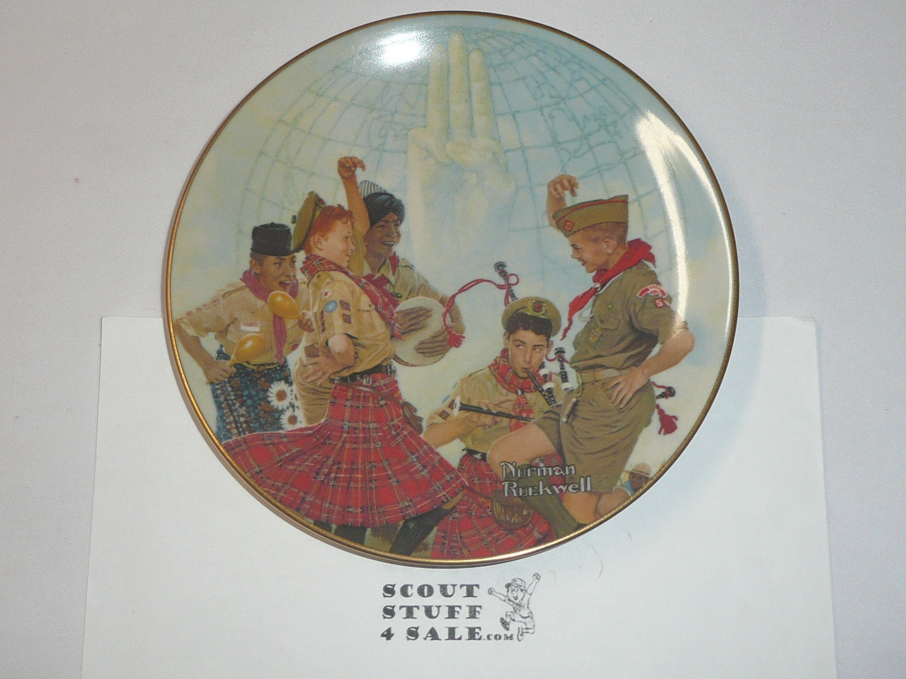 Gorham Norman Rockwell "A Good Sign All Over the World", 8.5" Decorative China Plate