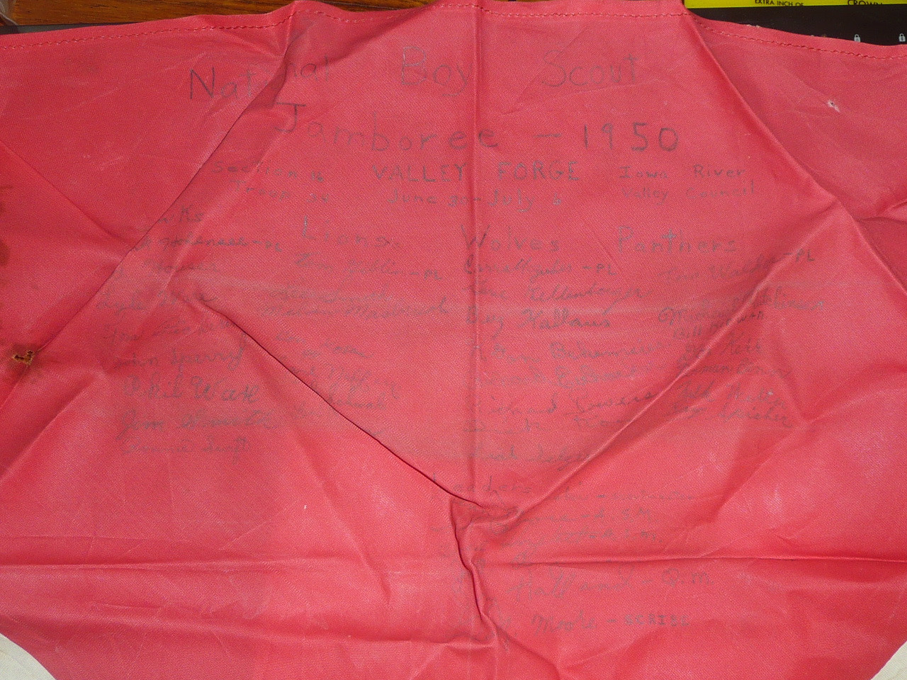 1950 National Jamboree Satin Neckerchief, Signatures of contingent members
