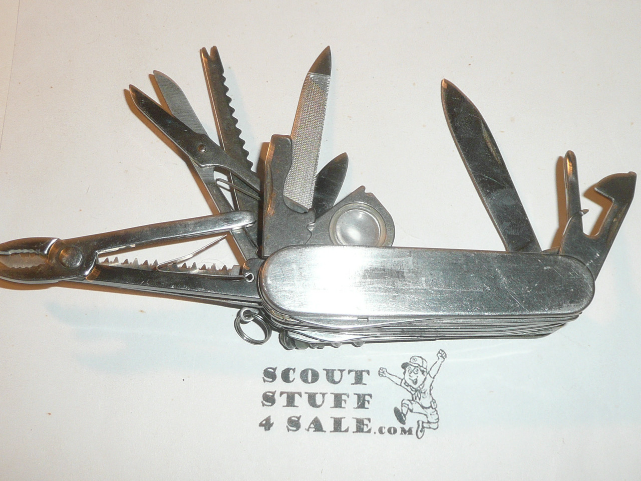 Multi tool Pocket Knife, Chinese Manufacturer, like new