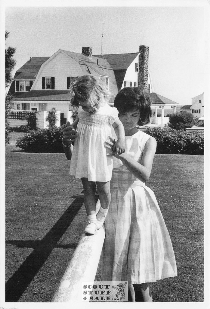 Jacqueline & Caroline Kennedy in 1961 Postcard, Classico San Francisco #548-018