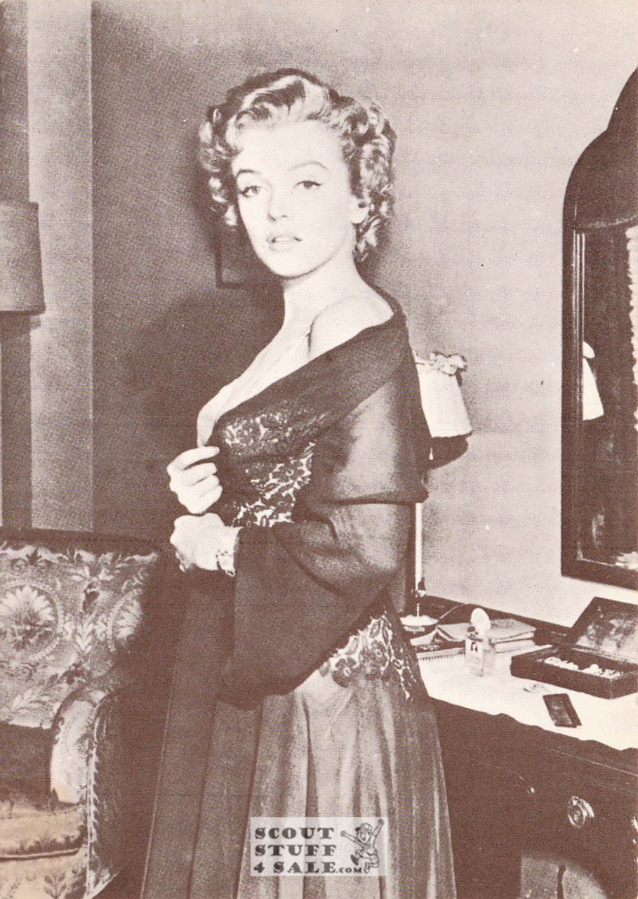 Marilyn Monroe Black/White French Movie Postcard, Editions Nugeron #CP62