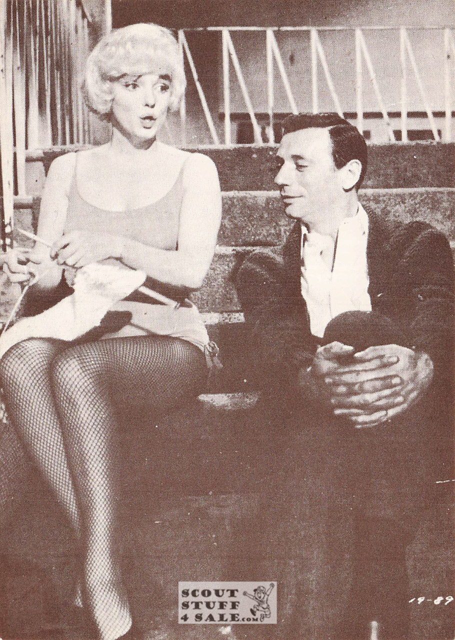 Marilyn Monroe Black/White French Movie Postcard, Editions Nugeron #CP74