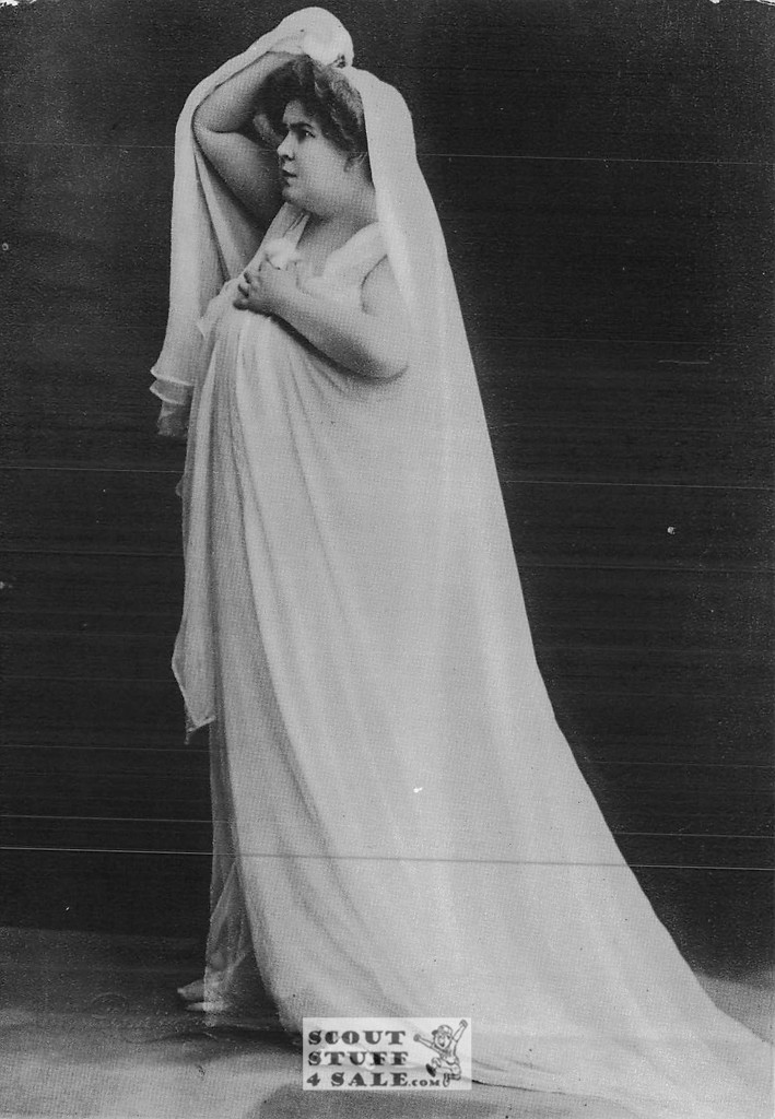 Elegant Woman in Early 20th Century Postcard Editions Nugeron #ELEGANTS71