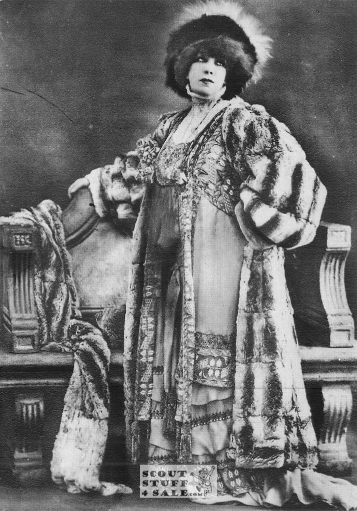 Photograph Postcard of Sarah Bernhardt Editions Nugeron #ELEGANTS72