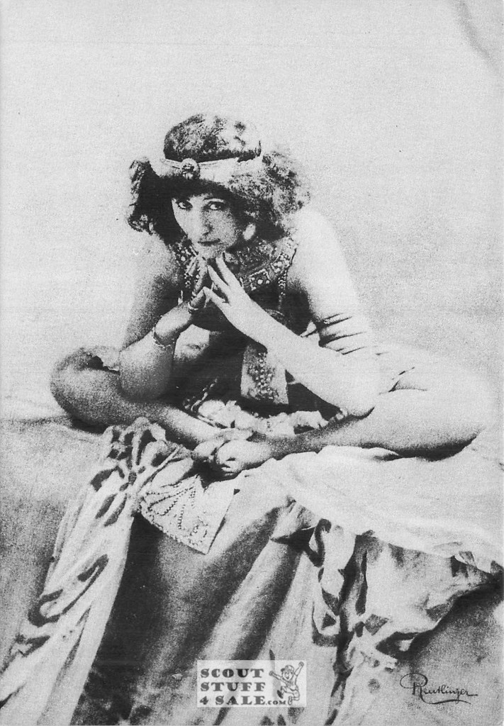 Photograph Postcard of Pause Songeuse Editions Nugeron #ELEGANTS80