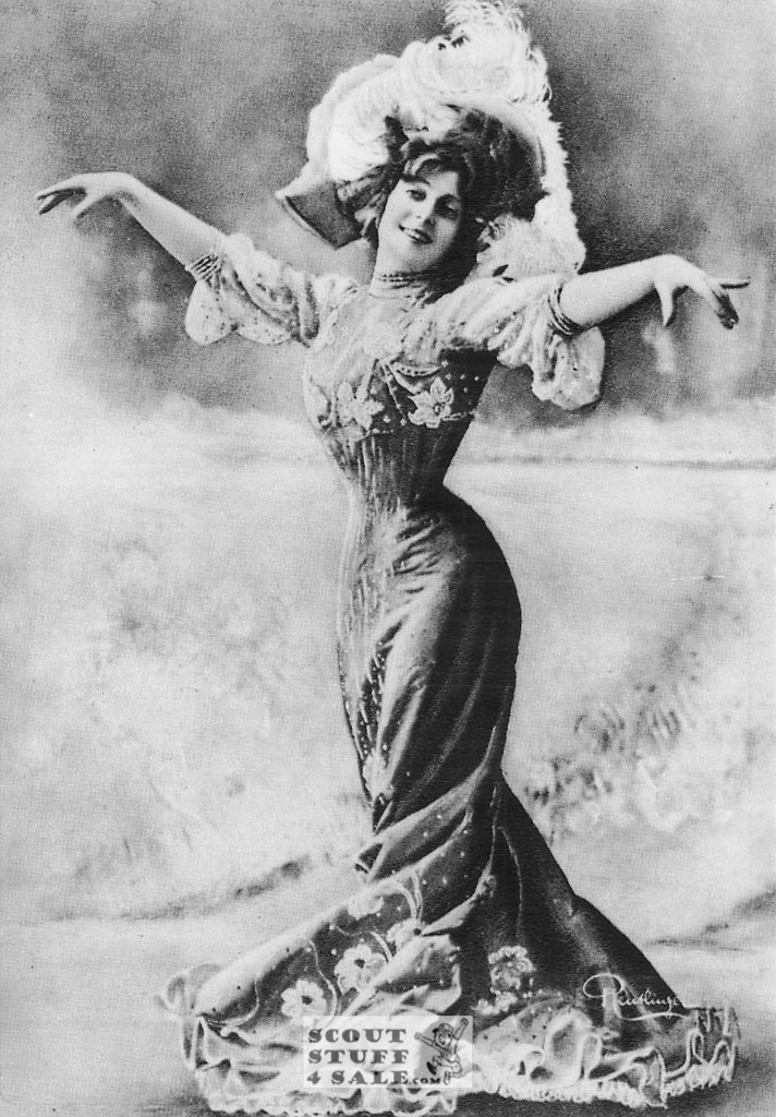 Elegant Woman in Early 20th Century Postcard Editions Nugeron #ELEGANTS81