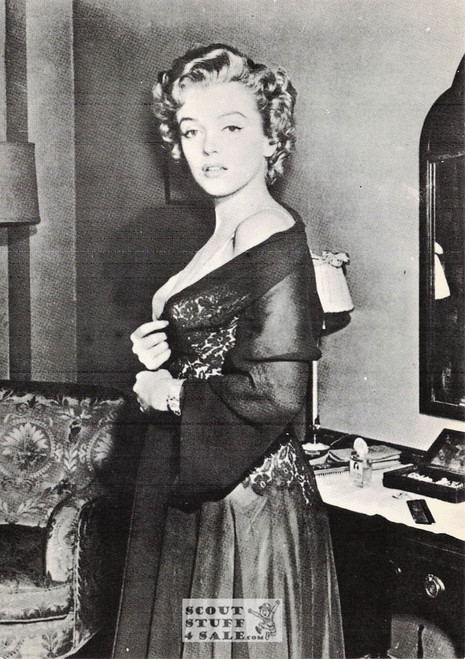 Marilyn Monroe Vintage Black/White French Postcard, Editions Nugeron #NBR33