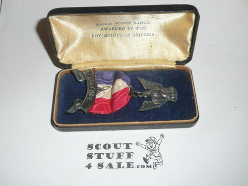 Eagle Scout Medal, Robbins 2B, 1930-1933, Finely Detailed front, in box, Outstanding condition