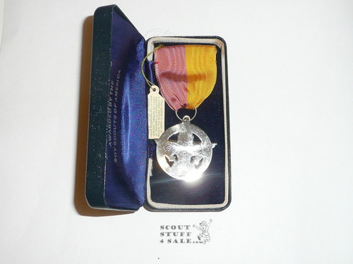 Explorer Silver Award Medal, Type 1, 1940's, MINT in original Box with hang tag, STERLING Silver with Robbins Hallmark, You will NEVER find a better example