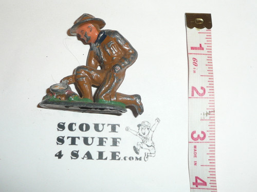 1920's VINTAGE BARCLAY B185 803 BOY SCOUT COOKING LEAD TOY SOLDIER, used, colors will vary