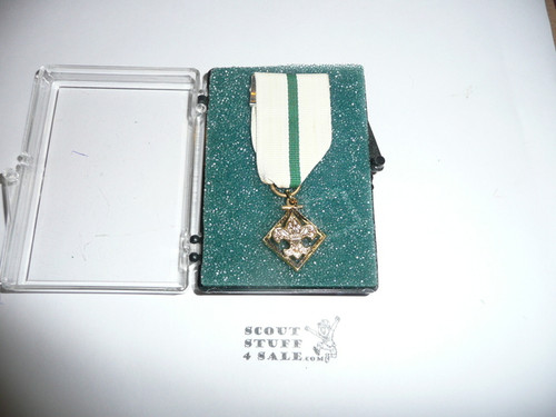 Den Leader's Training Award Medal, Stange mfg, Gold Filled, early issue, 1956-1988
