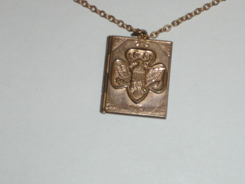 Girl Scout Necklace with Locket, HC16