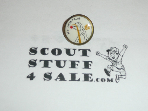 1970's Girl Scout Challenge of My Heritage Pin