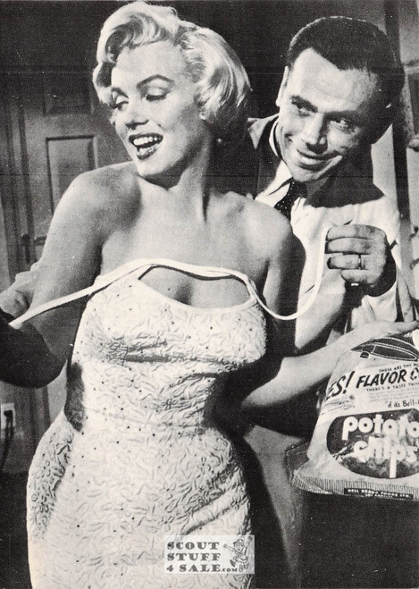 Marilyn Monroe Black/White French Movie Postcard, Editions Nugeron #CP48