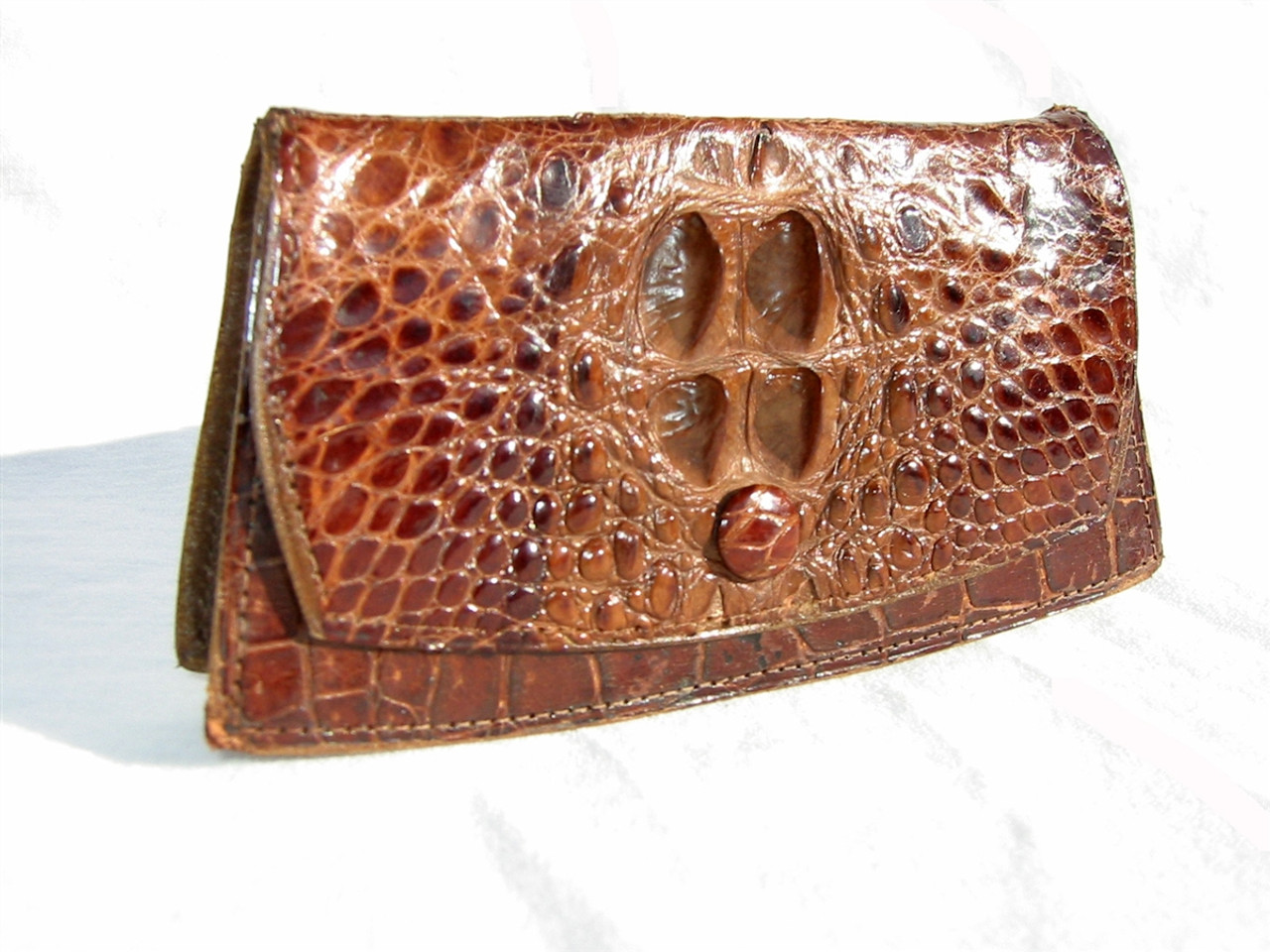 Hobo “Robin” Leather wallet with Coin Purse Truffle | Heart to Heart