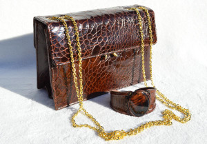  BELLESTONE 1950's-60's Chocolate Brown Turtle Skin Shoulder Bag w/Matching Cuff! 