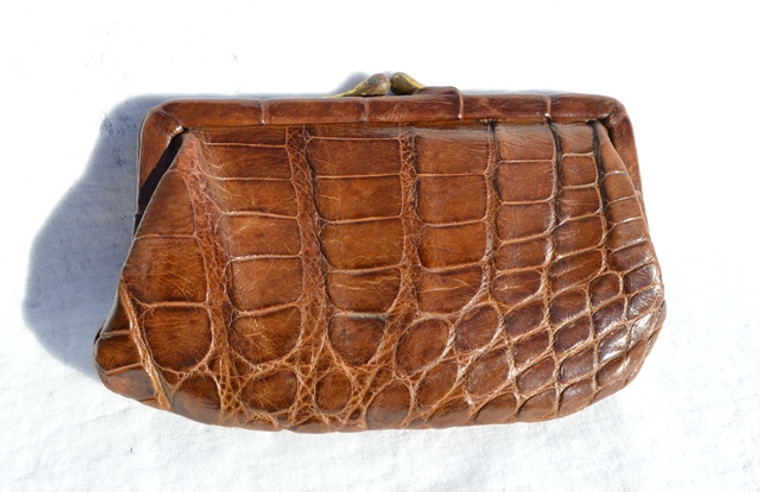 1940's-50's Chocolate Brown Alligator Skin Change Purse G1A-234