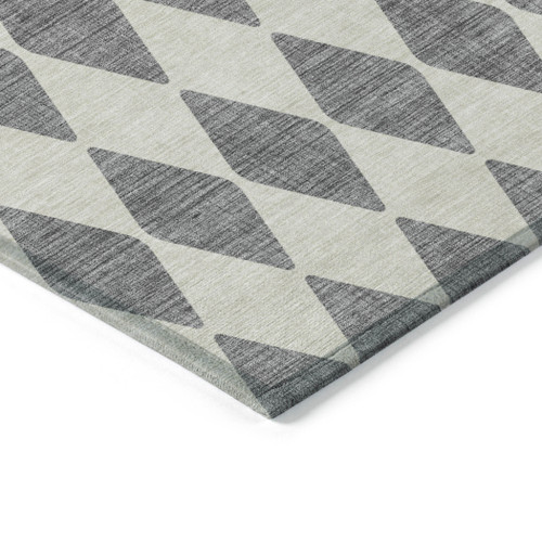 8' Gray And Ivory Round Geometric Washable Indoor Outdoor Area Rug
