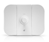 UBIQUITI LiteBeam M5 LBE-M5-23 - Radio (CPE) airMAX M5 operando en 5 GHz (5150 - 5875 MHz) con antena integrada de 23 dBi y potencia de transmisión de 25 dBm. Cuenta con 1 puerto Ethernet (10/100), ofrece un rendimiento de hasta 100 Mbps.