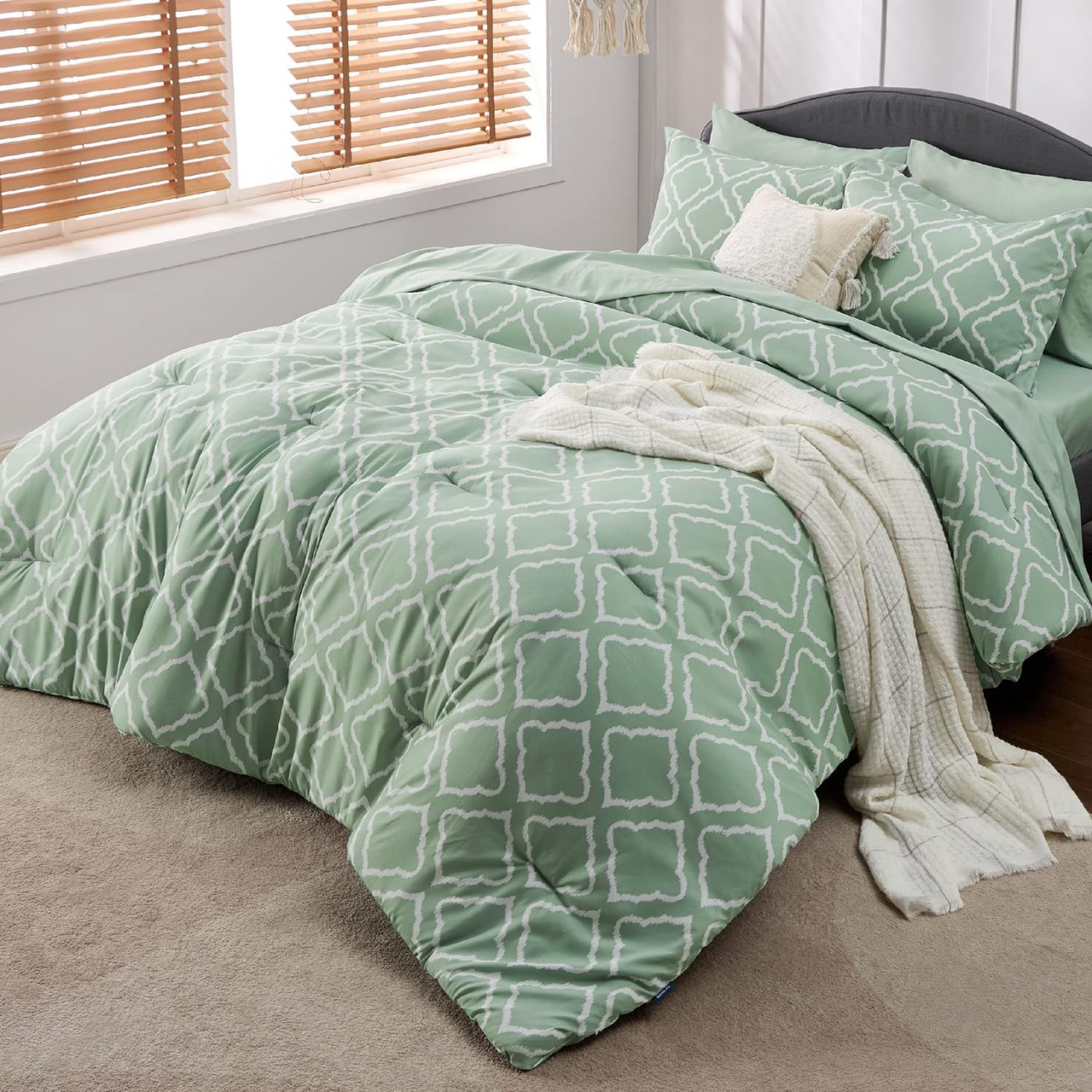  Bedsure Queen Comforter Set - White & Green Floral