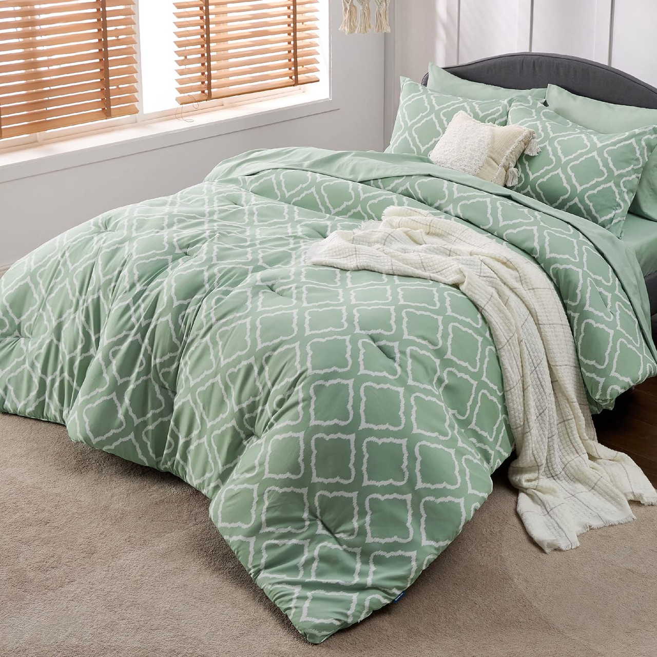 Bedsure Queen Comforter Set Green White - Reversible Floral Sage Green  Comforter